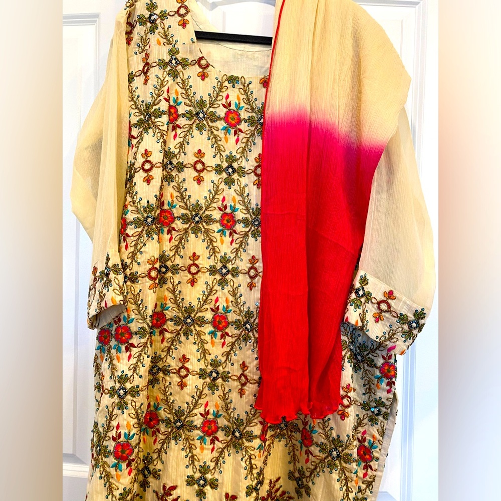 Gorgeous raw silk full embroidered Indian ethnic party dress - Picture 4 of 7